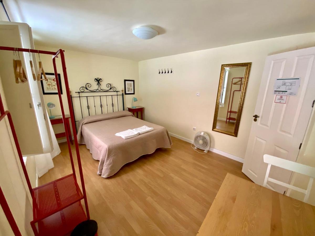 Budget Double Room with shared bathroom (no TV, no sink),1248917311:JPEG